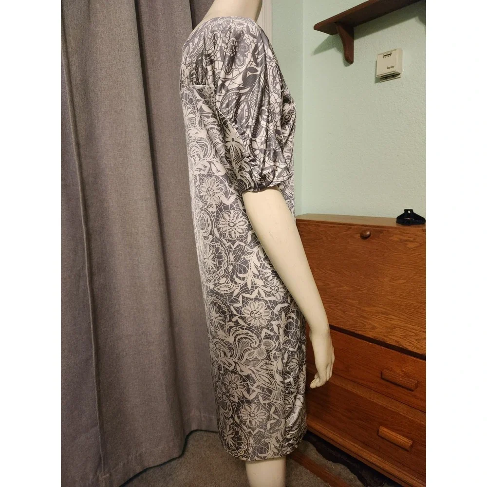 Banana Republic Gray White Daisy Floral Shift‎ Above Knee Dress Size Medium